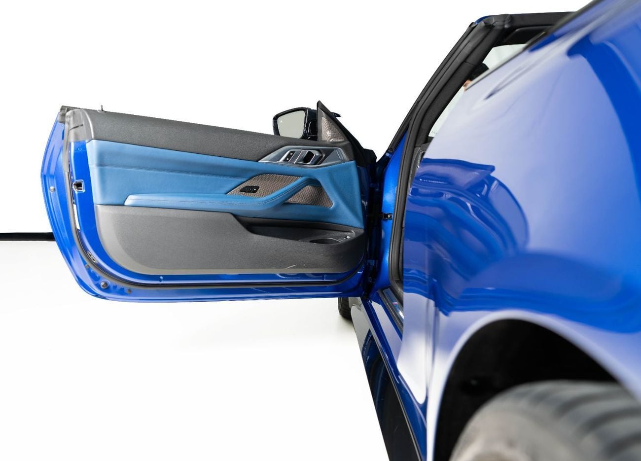 BMW M4 COMPETITION 3.0L X-Drive Convertible-Special Color-Shadow Line Exterior Look