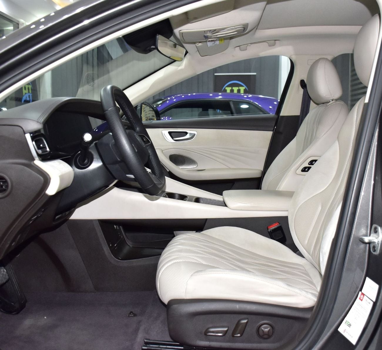 MG 8 EXCELLENT DEAL for our MG 8 D7 Hybrid ( 2023 Model ) in Grey Color Chinese Specs