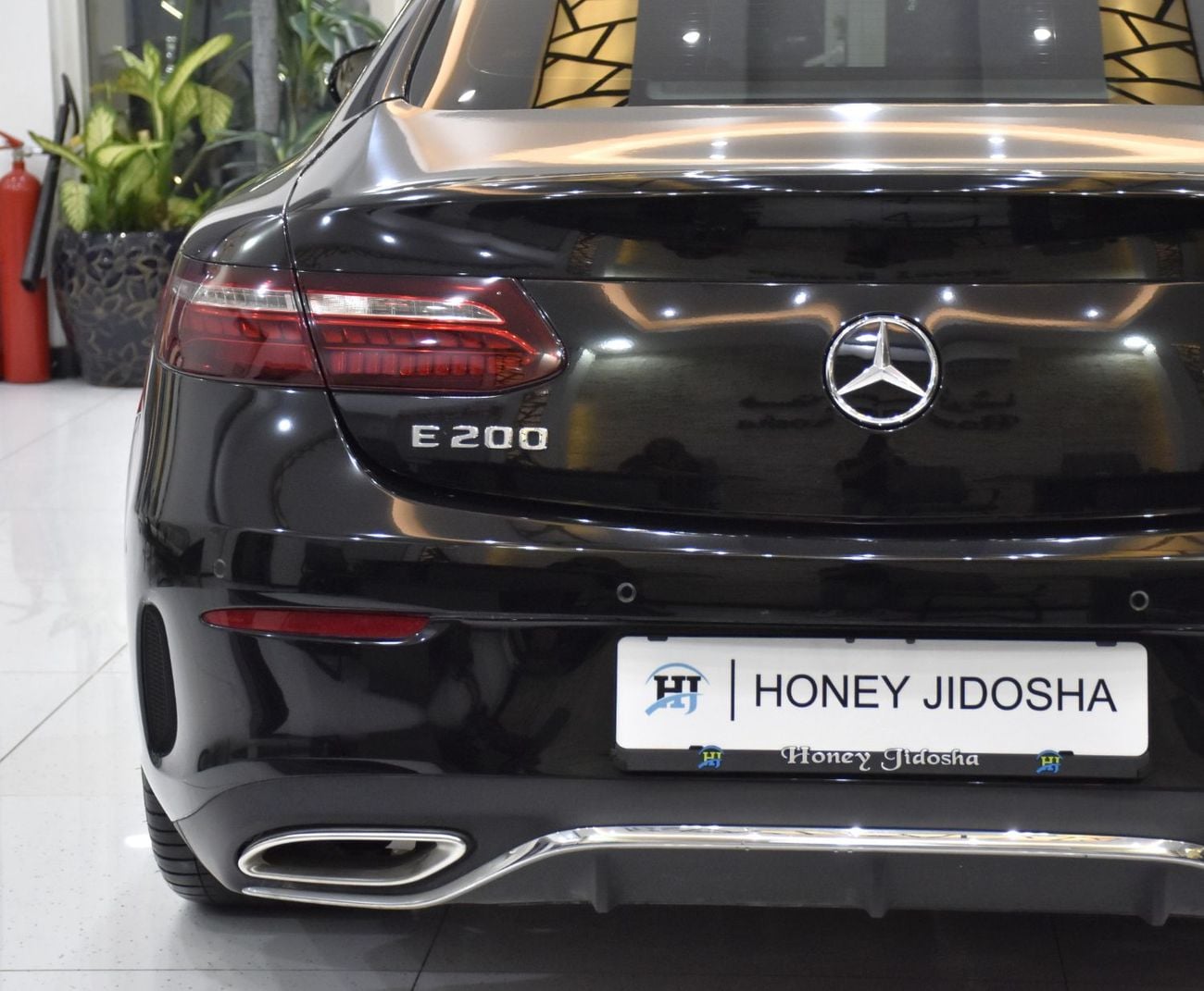 مرسيدس بنز E200 AMG عرض ممتاز لسيارة مرسيدس بنز E200 (موديل 2023) باللون الأسود بمواصفات خليجية