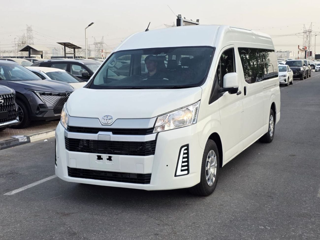 Toyota Hiace TOYOTA HIACE COMMUTER 12 SEATER DIESEL 2.8L RIGHT HAND DIVE