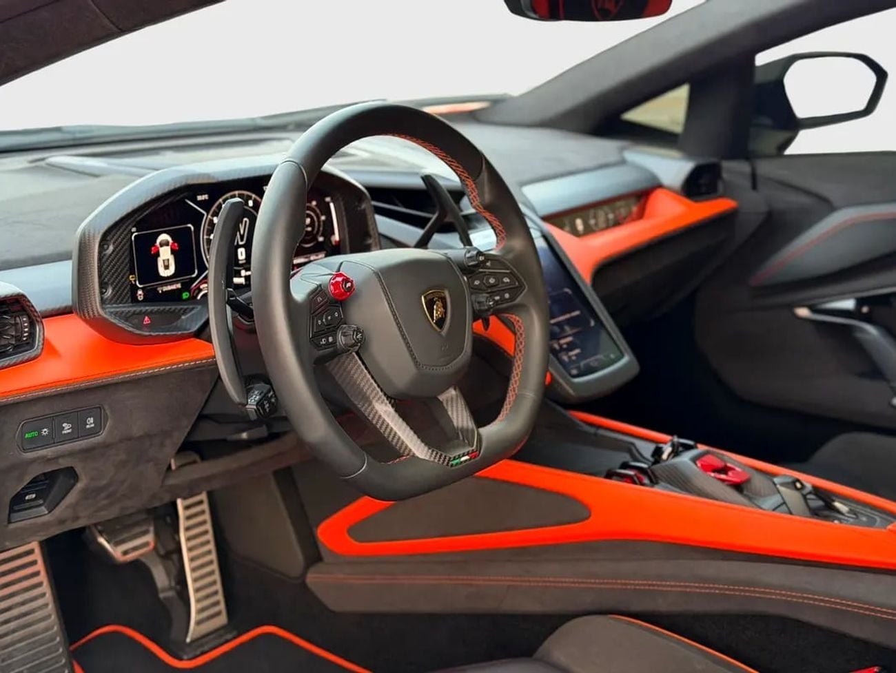 لامبورغيني ريفويلتو سبورتيفا FULL EXTERIOR & INTERIOR CARBON OPTION | UNDER WARRANTY