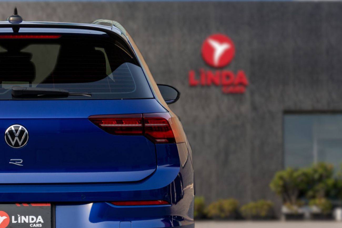 فولكس واجن جولف R فولكس فاجن جولف آر لاين 2023 بقوانين دول مجلس التعاون الخليجي | ضمان الوكالة | عقد صيانة