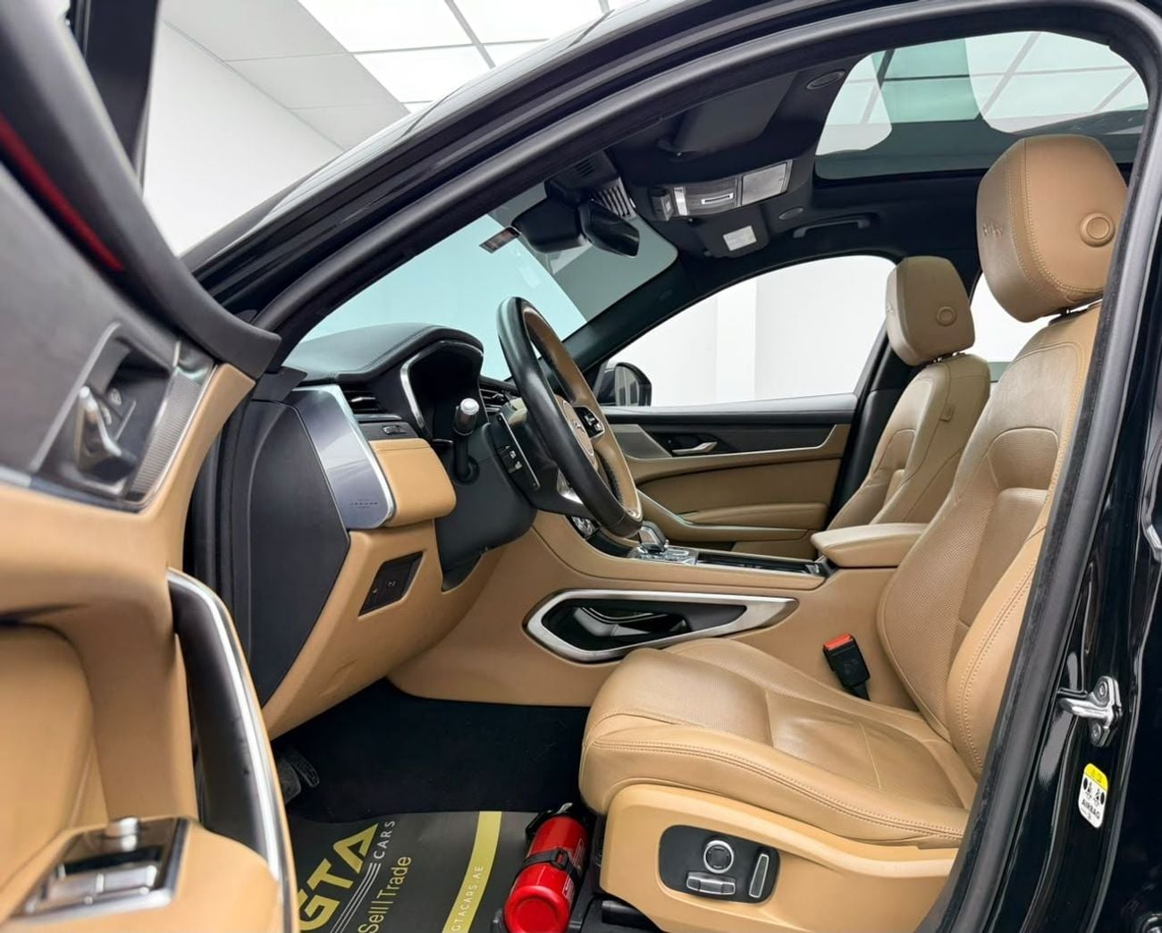 جاكوار F بيس SE P250 2021 Jaguar F-PACE S P250, Warranty, Full Service History, GCC Specs.