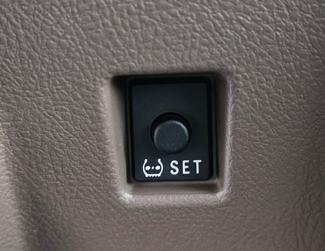تويوتا لاند كروزر 70 LC76 تويوتا لاندكروزر LC76 هاردتوب LX 5 أبواب || محرك ديزل 2.8 لتر V4 ناقل حركة يدوي دفع رباعي | ثلاجة /
