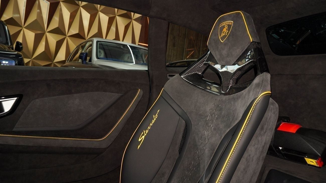 لامبورغيني هوراكان 2024 Lamborghini Huracán Sterrato | 1 of 1,499 | 5.2L V10 | Service and dealer Warranty | GCC Specs