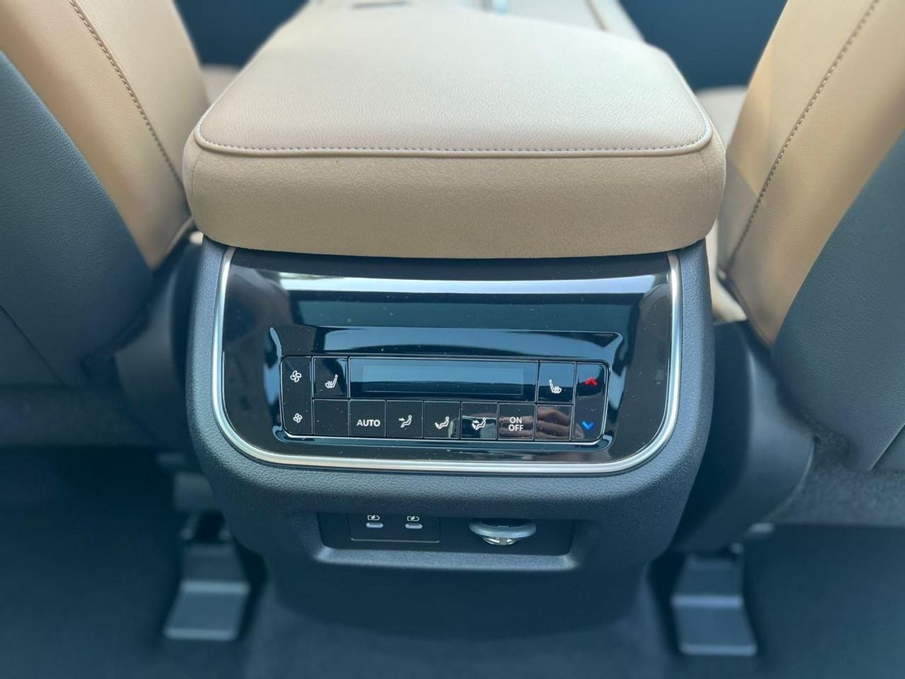 Infiniti QX80 SENSORY BENCH CHAIRS