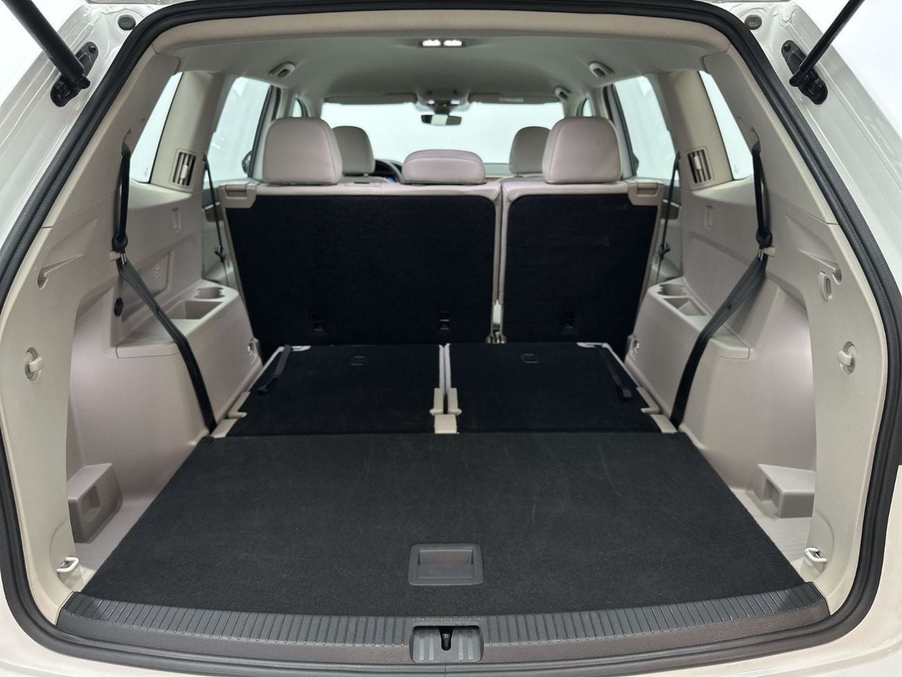 Volkswagen Teramont TRENDLINE Teramont 2L | UPGRADED Leather Seats | GCC Spec | VW Certified
