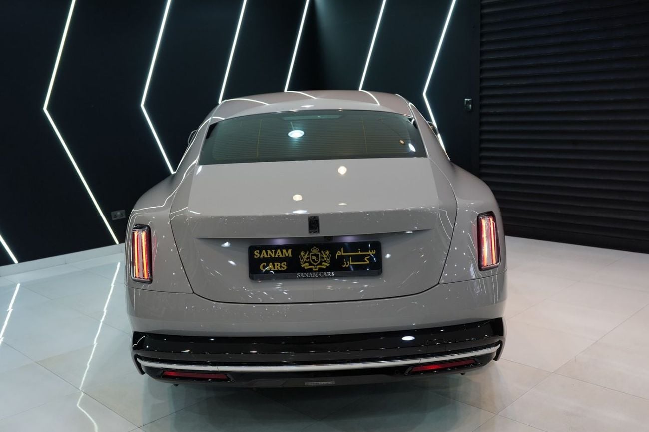 رولز رويس سبيكتر STD (L · None - Electric Cyl · Automatic · Electric · Coupe · Front Wheel Drive · 4 Seats · 2 Door) رولز رويس سبيكتر 2024، نظام صوتي مصمم خصيصاً، إضاءة ستارلايت، شبكة أمامية مضيئة، ضمان وخدمة الوكيل!!