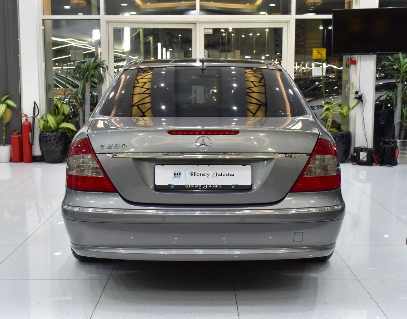 مرسيدس بنز E 280 STANDARD EXCELLENT DEAL for our Mercedes Benz E280 ( 2007 Model ) in Grey Color GCC Specs