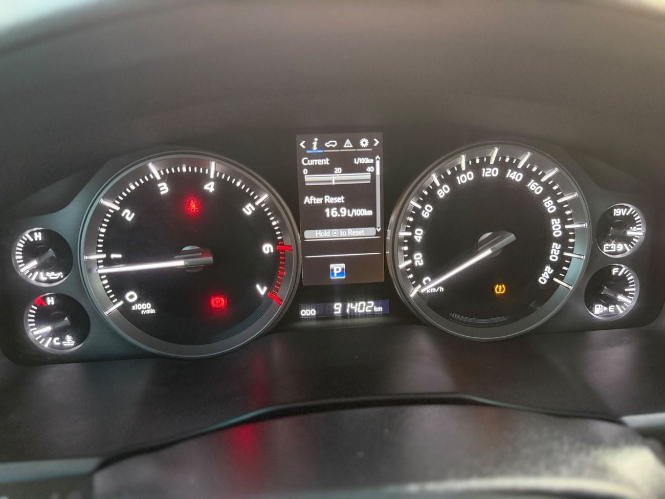Toyota Land Cruiser GXR Grandturing V8