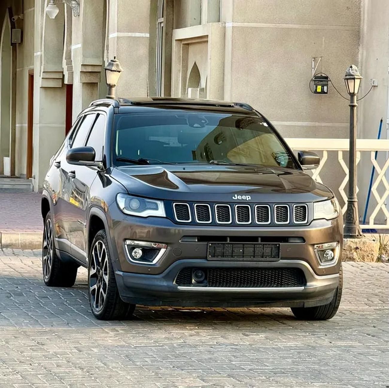 جيب كومباس ليميتد | GCC Specs | Low Mileage | Excellent Condition