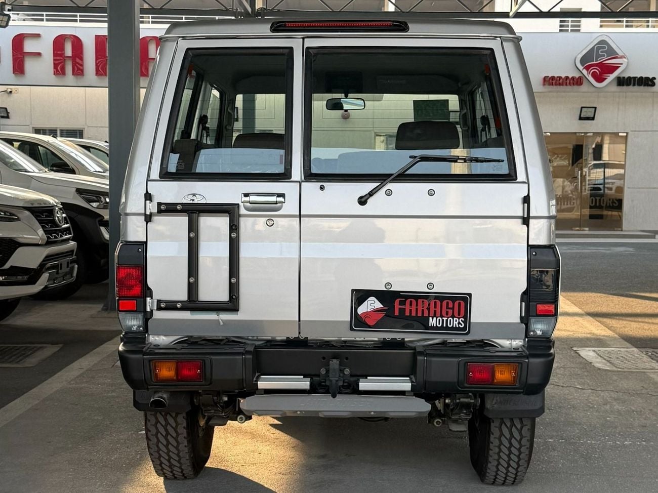 Toyota Land Cruiser 70 GRJ 71 4.0 V6 M/T **EXPORT ONLY**التصدير فقط خارج الخليج***