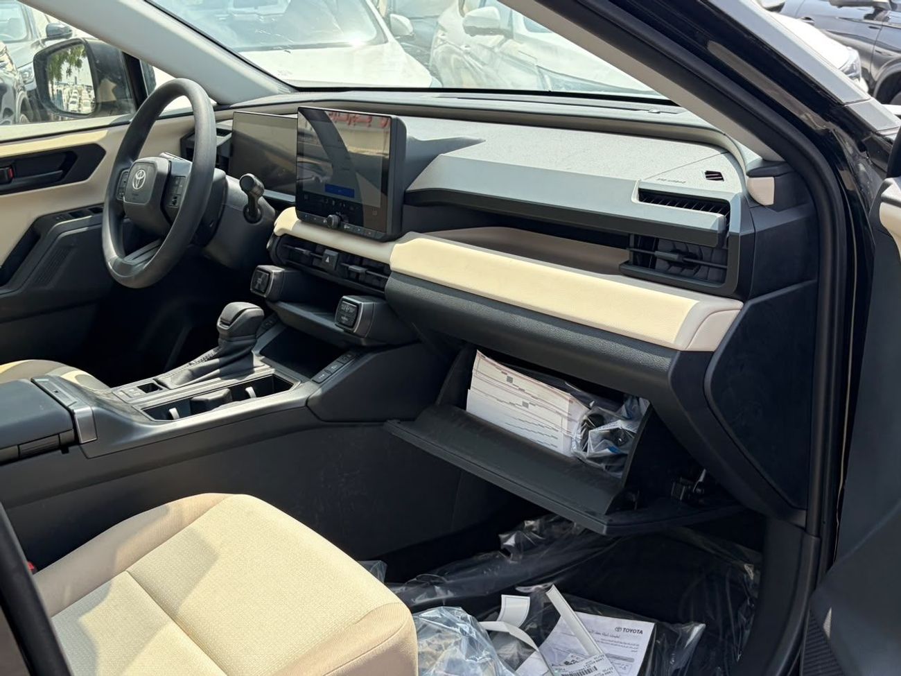 Toyota RAV4 Basic 2.0L V4 PETROL | PUSH START | DVD CAMERA | LEATHER SEATS | Rear A/C | 4WD
