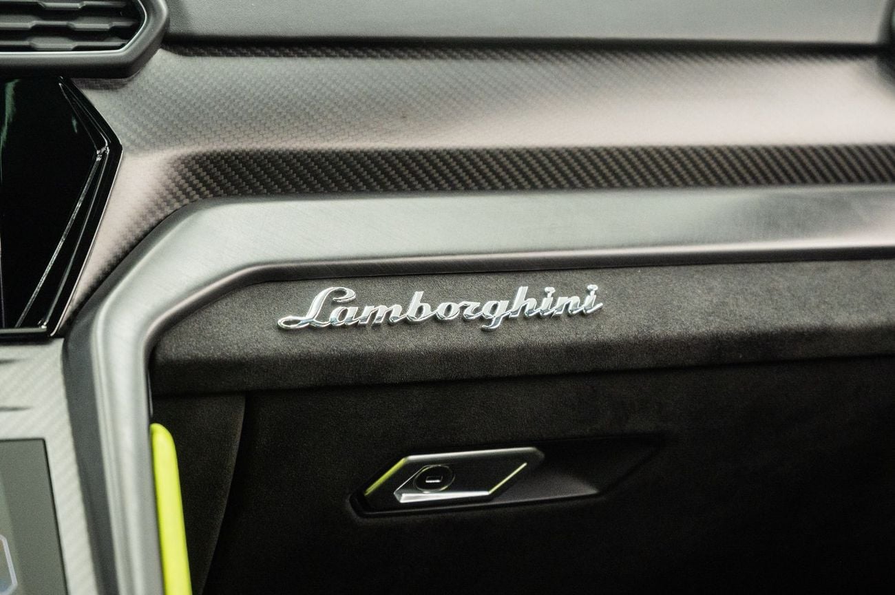 Lamborghini Urus STANDARD Pearl Capsule – European Specs – Accident Free