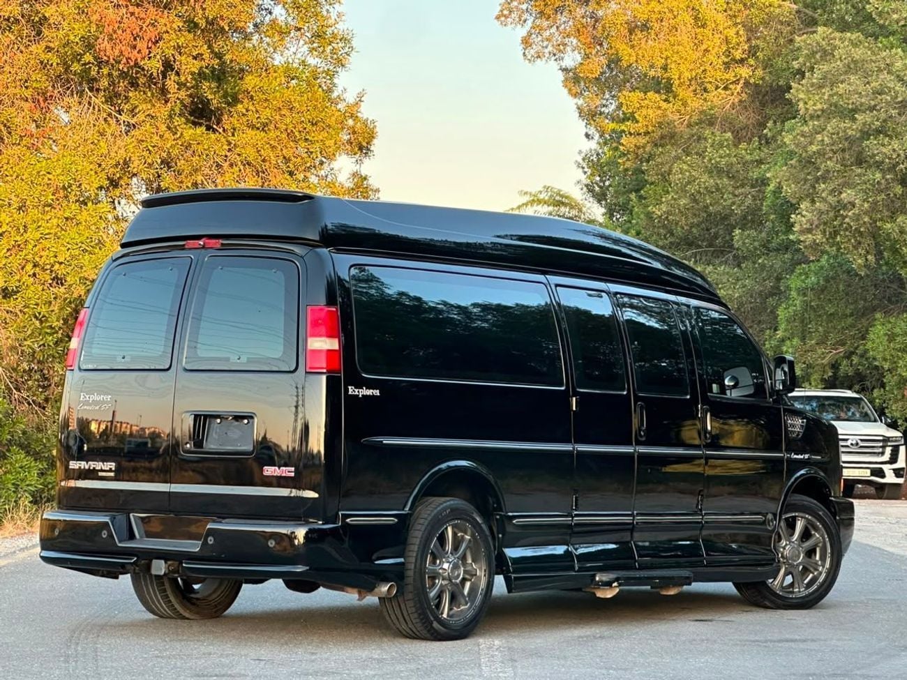 جي أم سي سافانا GMC SAVANA 2013 GCC // VIP ROOM // TV // ACCIDENT FREE // PERFECT CONDITION // 9 SEATS
