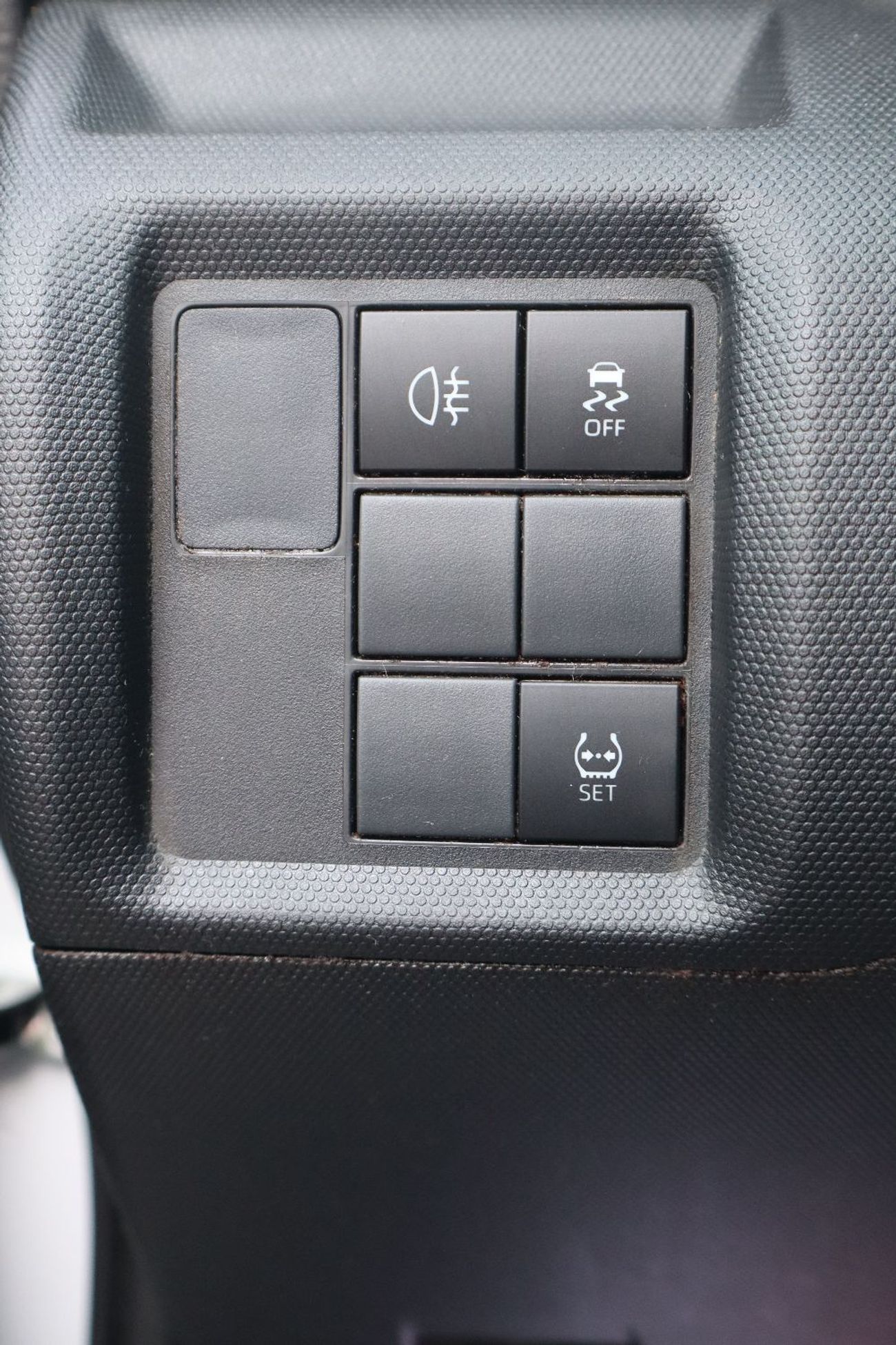 Toyota Raize E