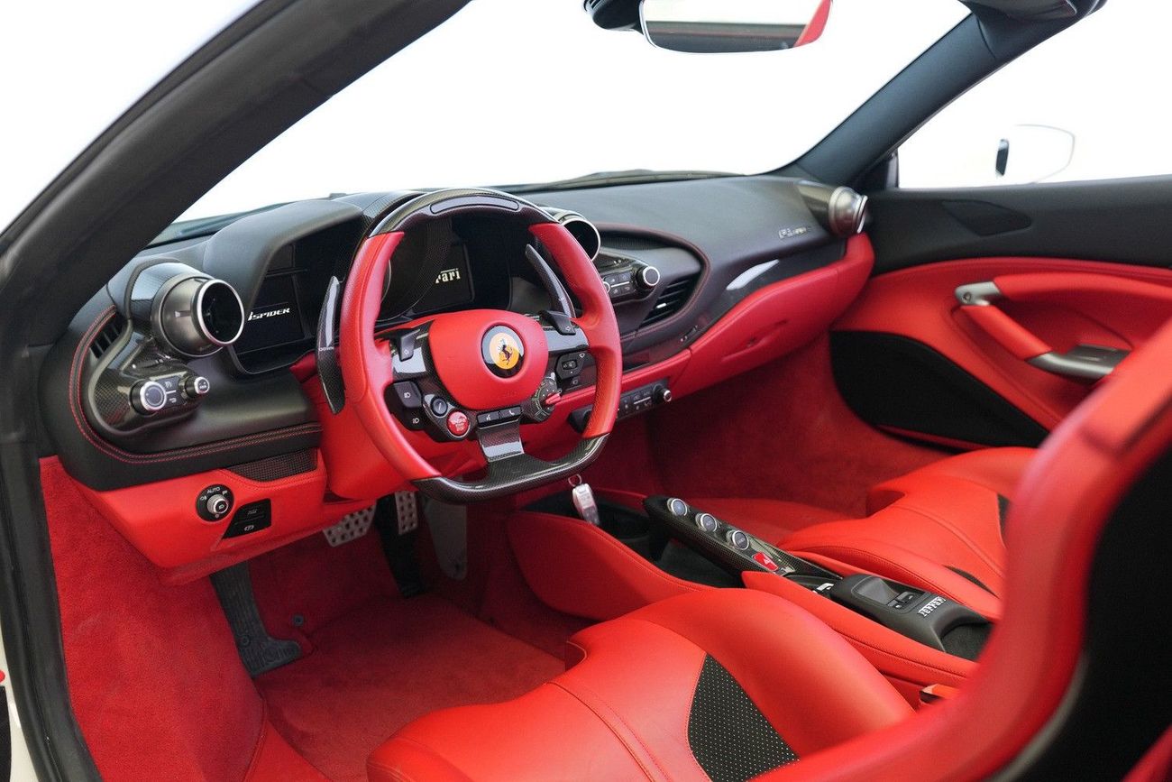 فيراري ف ٨ سبيدر STD (3.9L · 8 Cyl · Automatic · Petrol · Convertible · Rear Wheel Drive · 2 Seats · 2 Door)