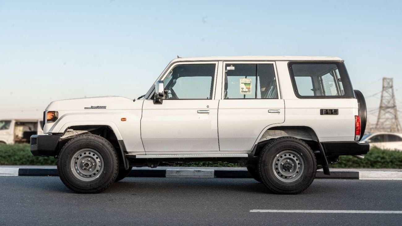 Toyota Land Cruiser 70 LC76 HT VXR Toyota Land Cruiser 4.0L MT Petrol (White-Brown) Basic