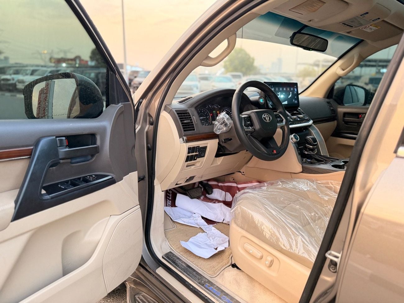 Toyota Land Cruiser GXR 2018 Upgrade 2024 V6 Full Option Petrol