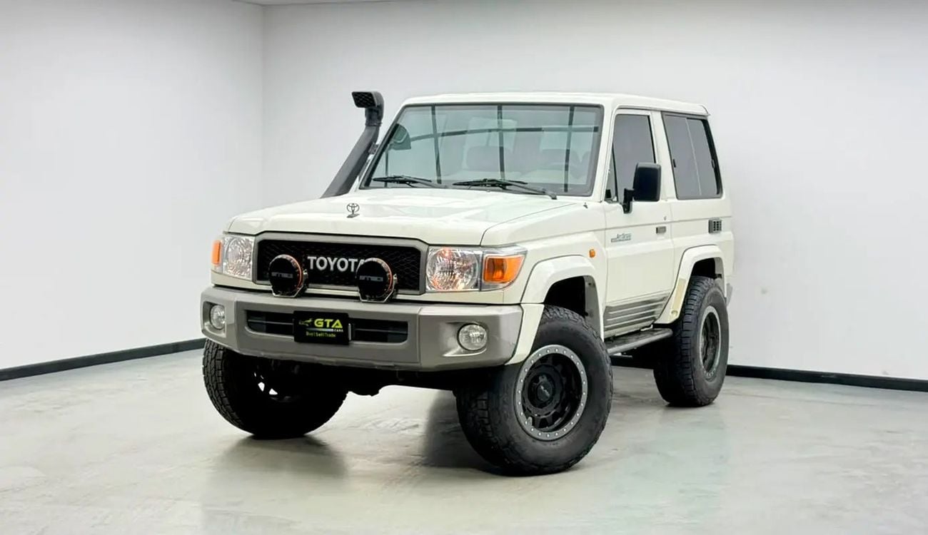 تويوتا لاند كروزر 70 Warranty, Service History, Excellent Condition, GCC