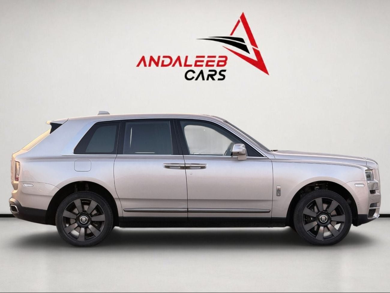 Rolls Royce Cullinan STANDARD ROLLS-ROYCE CULLINAN SILVER BADGE | GCC | ORIGINAL PAINT | AGMC SERVICE CONTRACT