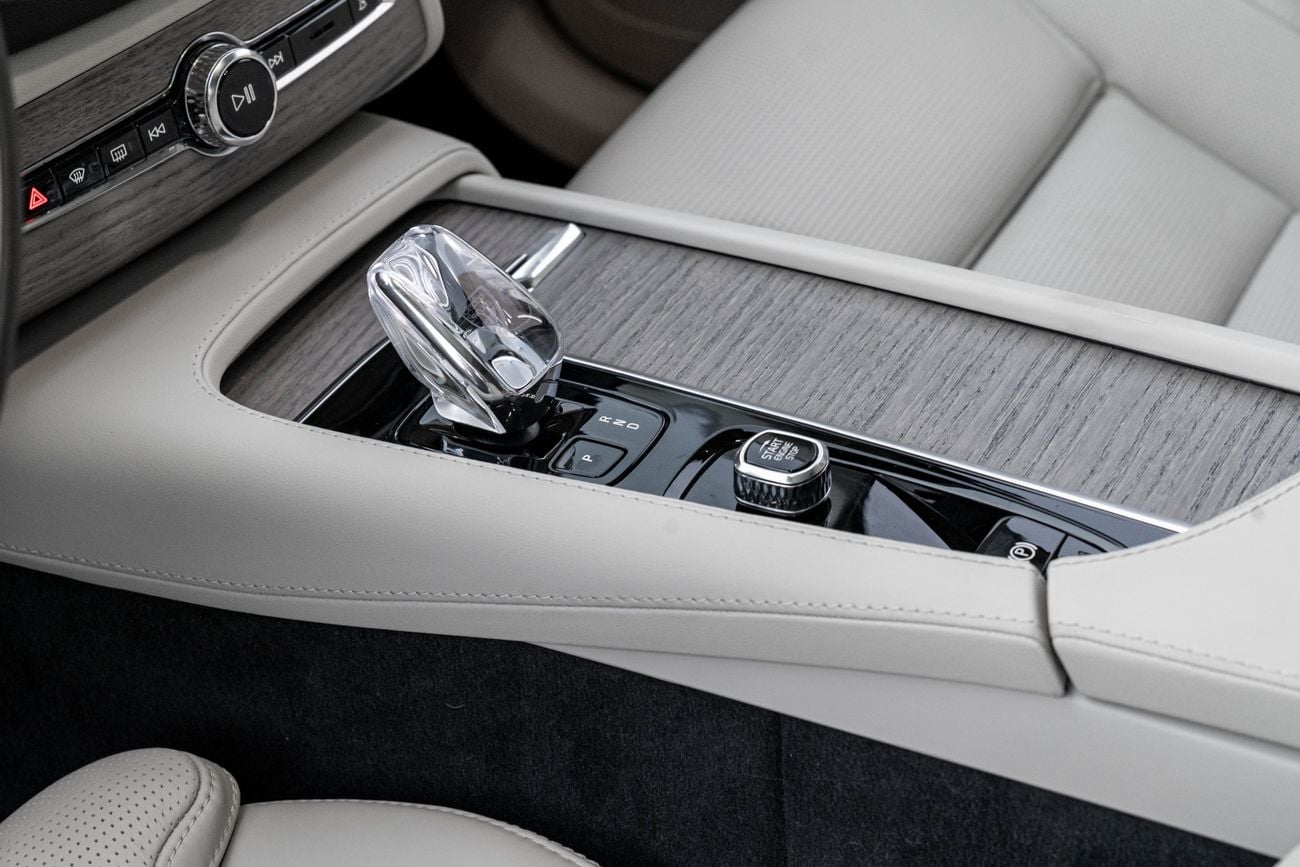 فولفو XC 90 B6 ULTIMATE BRIGHT XC90 B6 Ultimate Bright | 3,134 P.M | 0% Downpayment | 2029 Warranty!