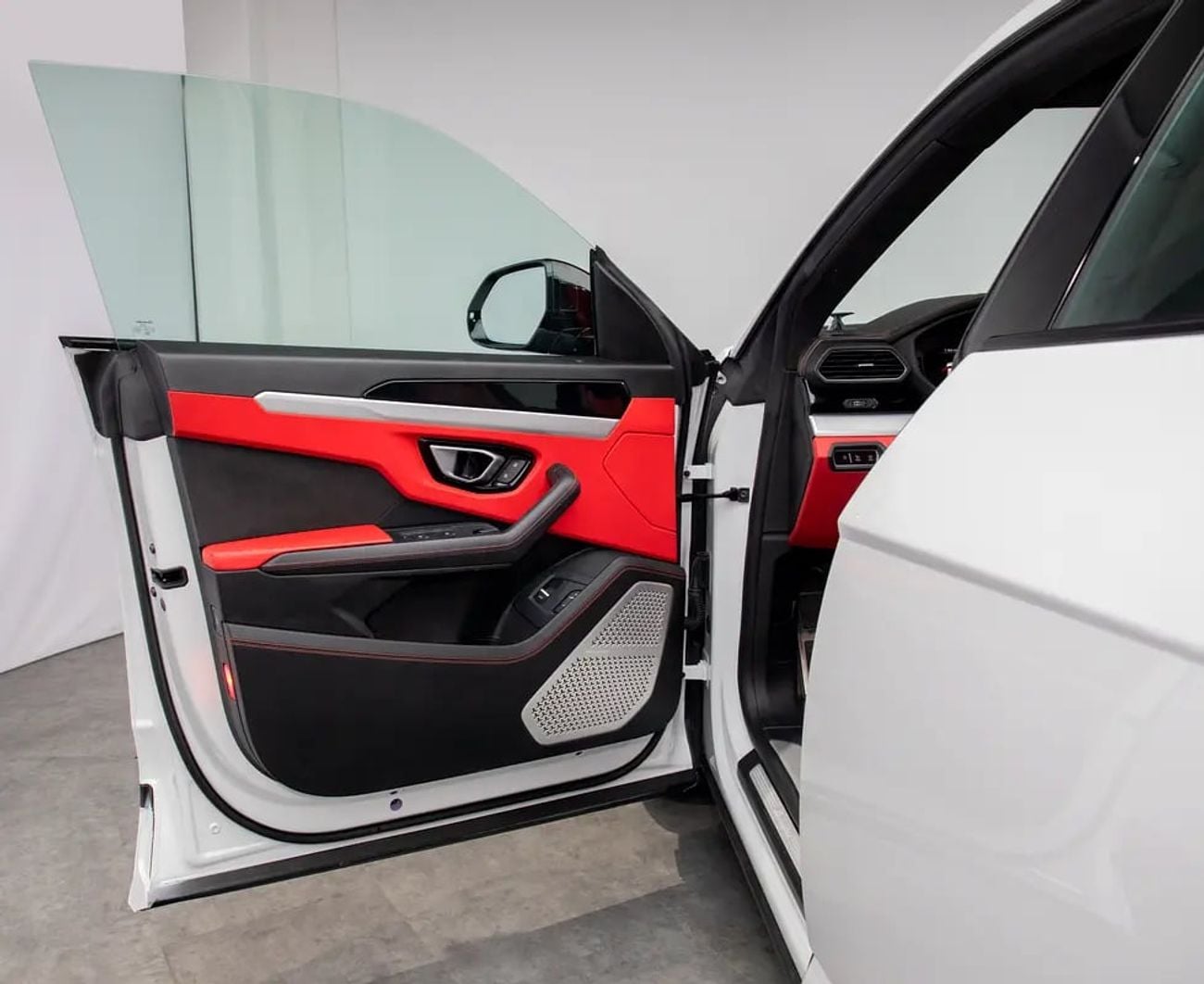Lamborghini Urus STANDARD Unreal Specification • Full Service History • ARM Service Contract • GCC
