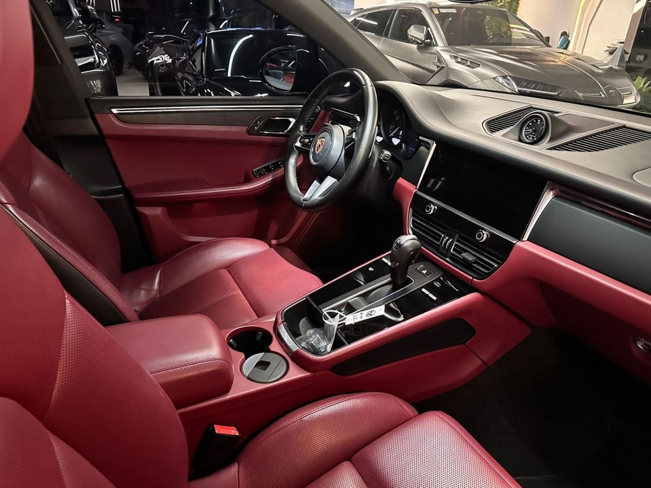 Porsche Macan STANDARD 2,700 MP - Porsche Macan 2022- GCC Perfect condition
