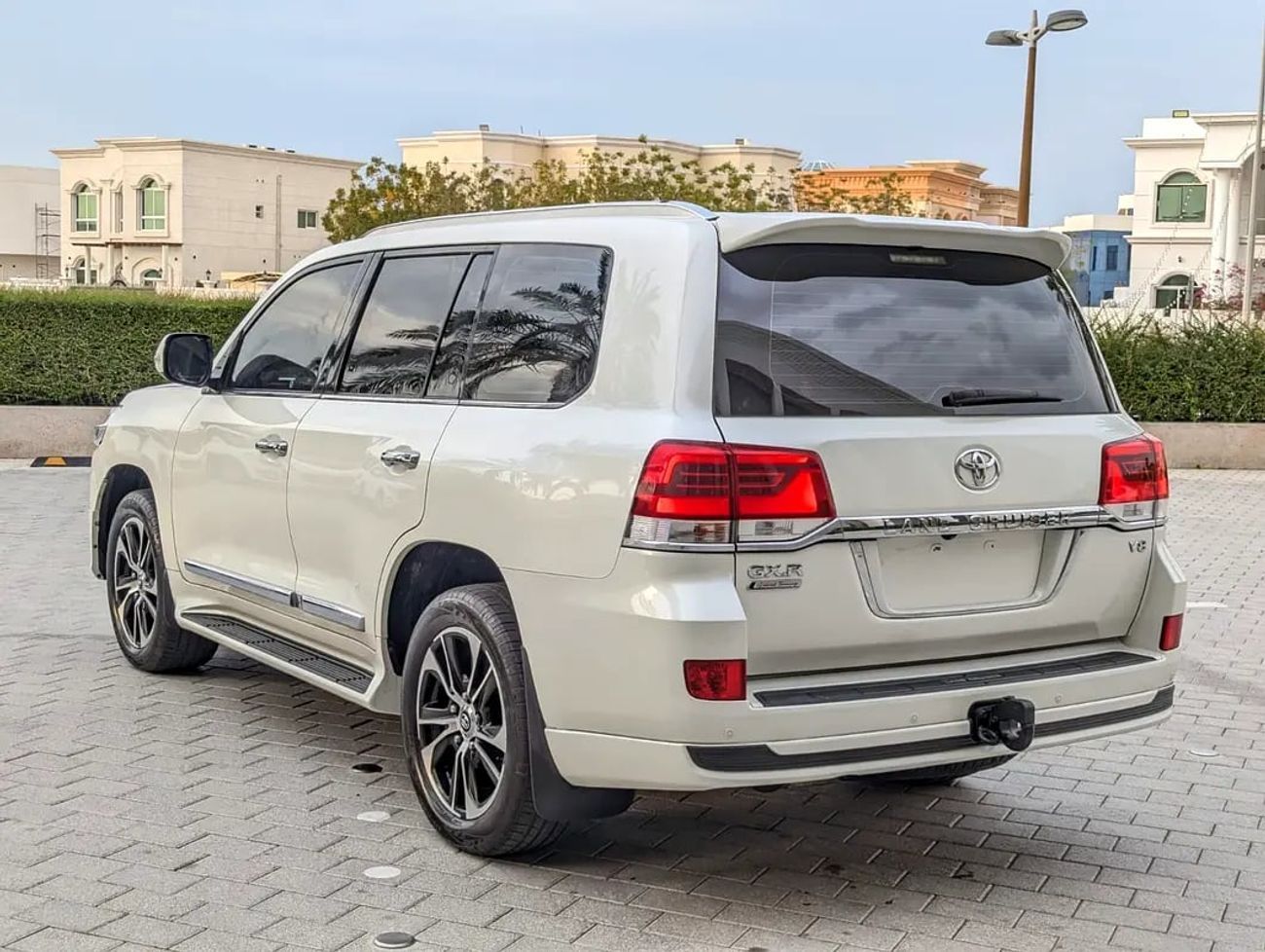 تويوتا لاند كروزر GXR V8 FULL OPTION GCC IN EXCELLENT CONDITION