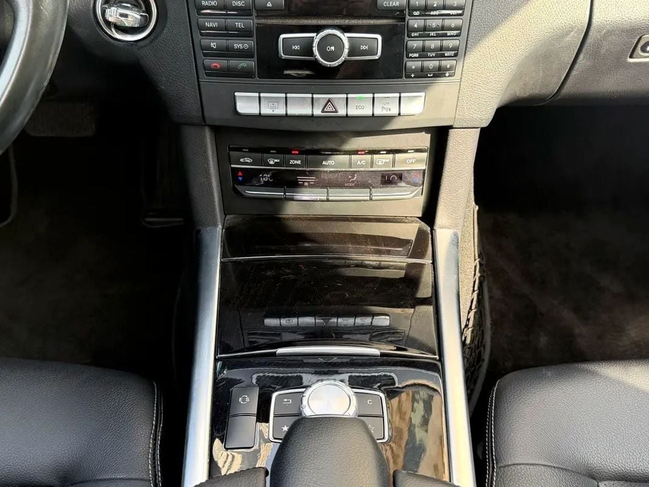 مرسيدس بنز E200 ستاندارد أرخص سيارة مرسيدس بنز E200 موديل 2014 | مواصفات خليجية | 260,000 كم | بحالة ممتازة