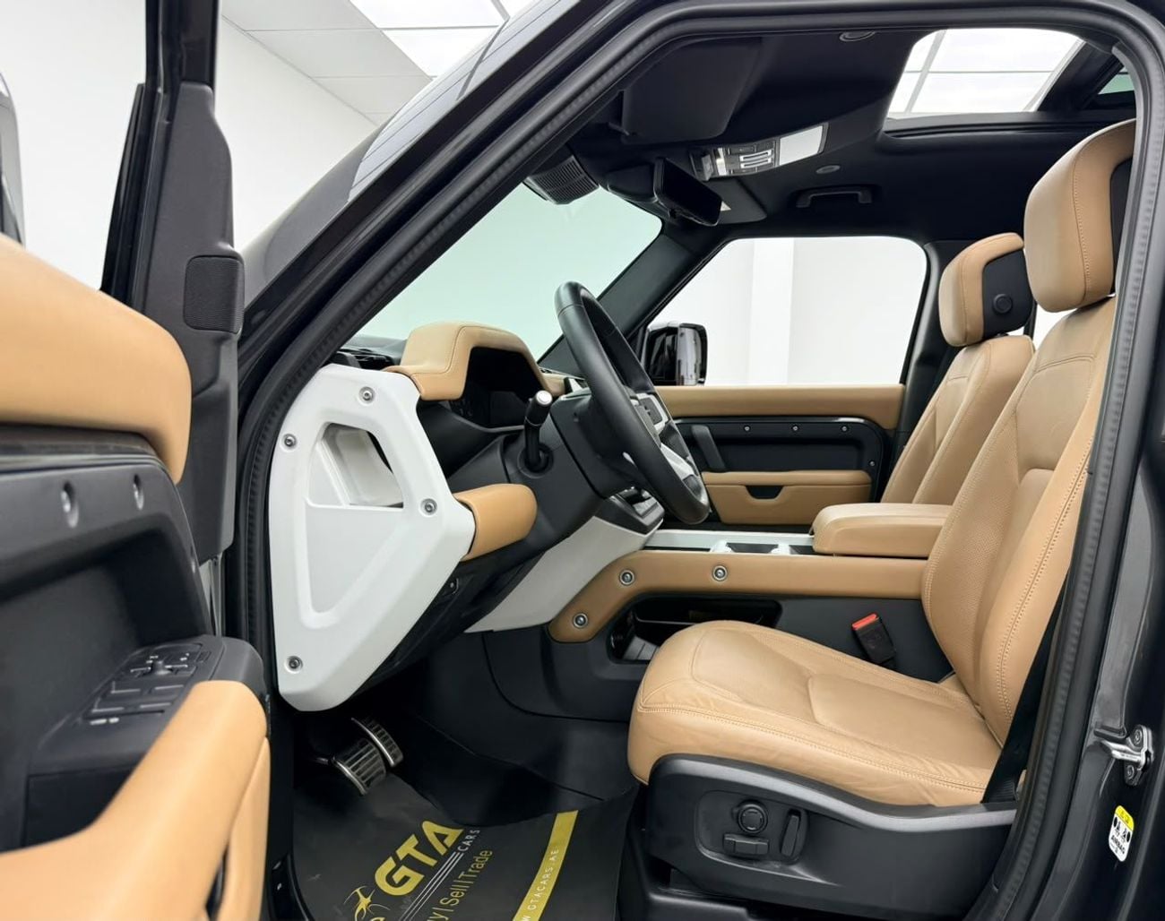 Land Rover Defender 110 X-DYNAMIC HSE P400 2025 Land Rover Defender X Dynamic 110 HSE P400, 2030 LR Warranty, Full LR Service History, GCC