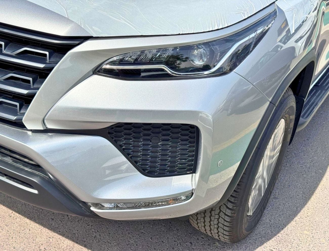 Toyota Fortuner EXR FORTUNER || 2.7L PETROL V4 / FABRIC SEATS / MANUAL AC (CODE # FPMB)