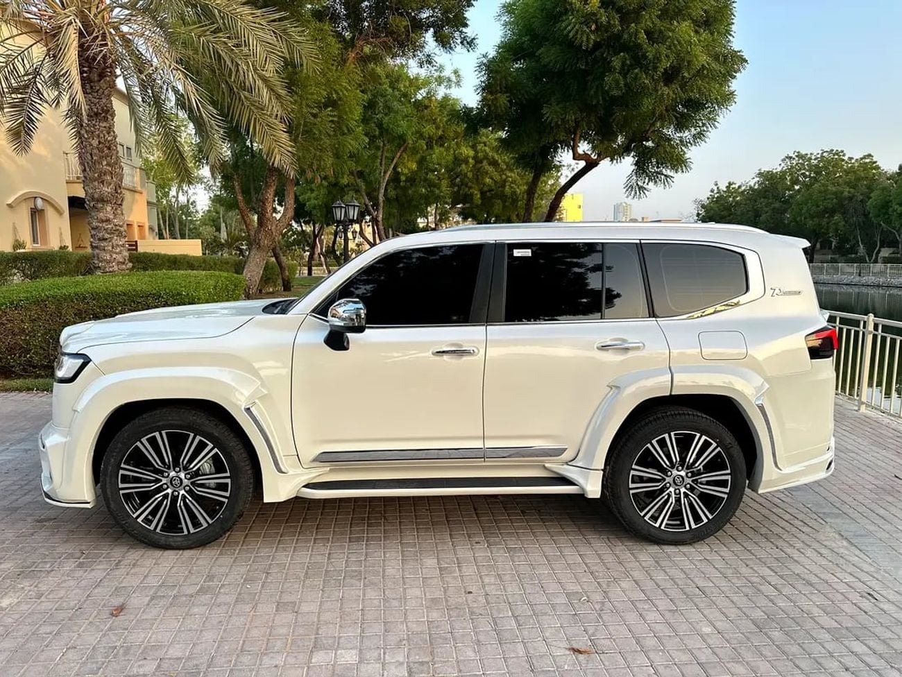 تويوتا لاند كروزر VIP Edition, Wald Body Kit, Gcc, Brand
