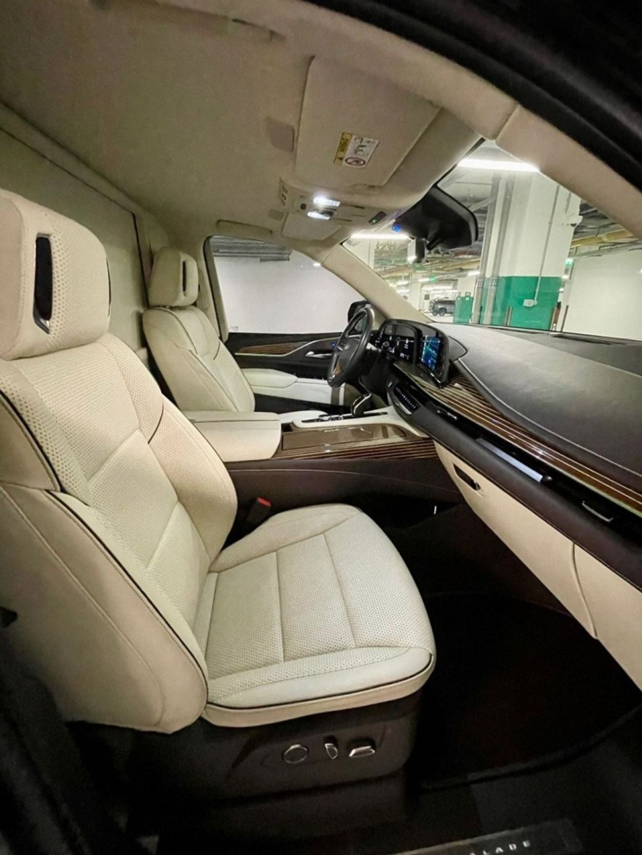 Cadillac Escalade Sport Platinum 6.2L 4WD