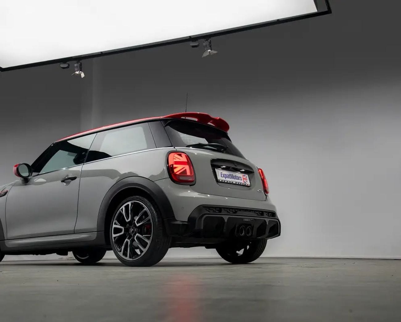 Mini Cooper 0% Down Payment Available • Full Service History • GCC