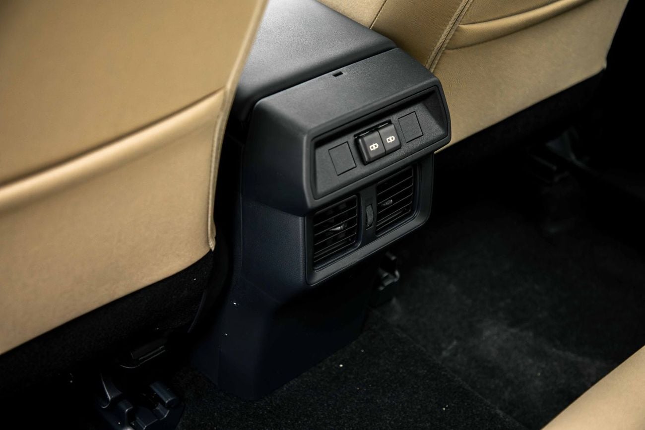تويوتا راف ٤ LE G 2.0L - أبيض بلاتيني لؤلؤي داخلي بيج | للتصدير فقط