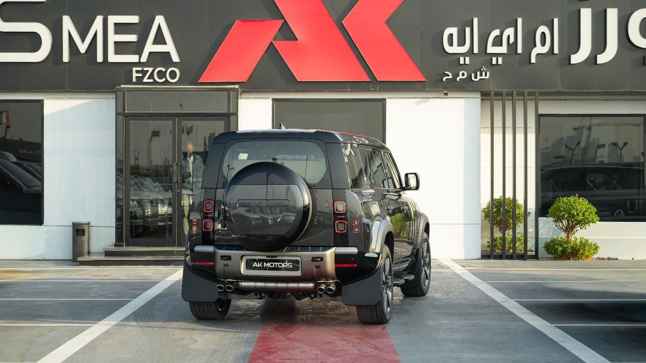 لاند روفر ديفندر 110 ULTIMATE EDITION P525 كارباثيان رمادي-بني فاتح، إصدار 2026 للتصدير فقط