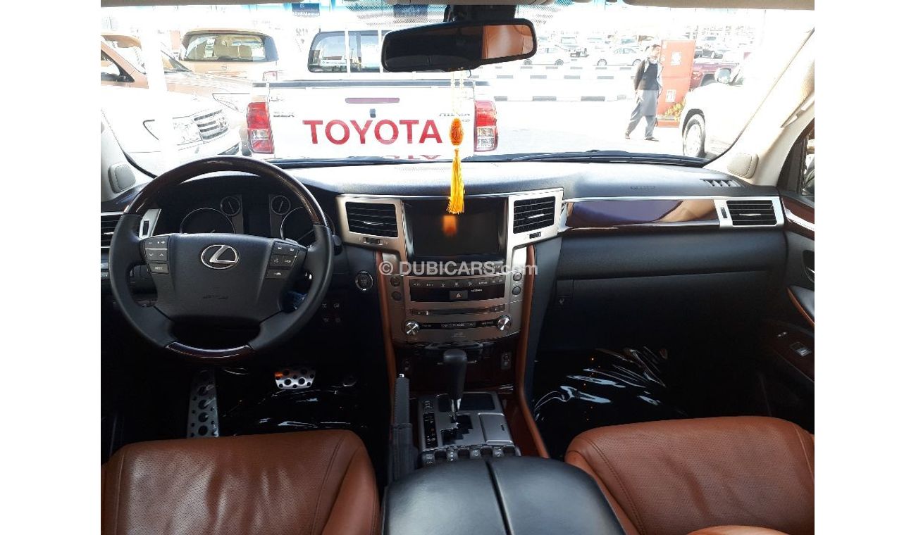 Lexus LX570