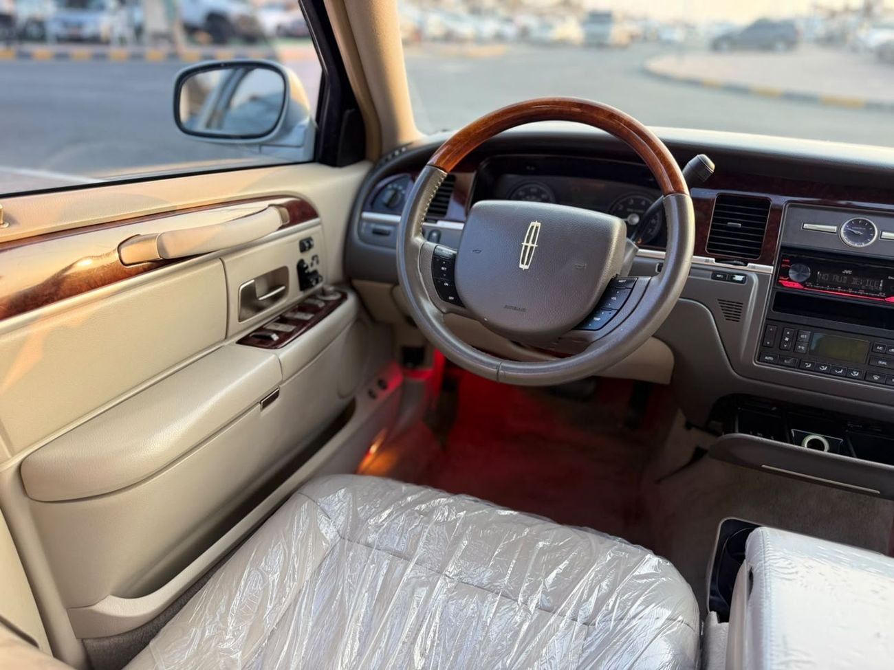 Lincoln Town Car SIGNATURE VERY CLEAN CAR LOW MILEAGE