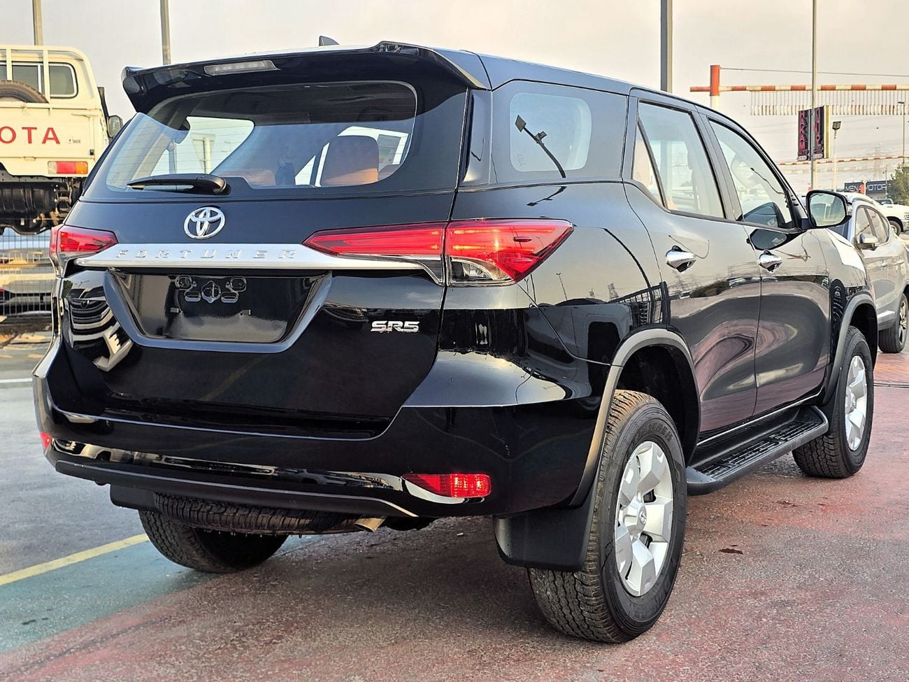Toyota Fortuner Fortuner SR5 2.7L A/T 4WD SUV 7Seats GCC Black Color 2026 Toyota Fortuner SR5 2.7l A/T 4WD GCC Black Color 2026 Model