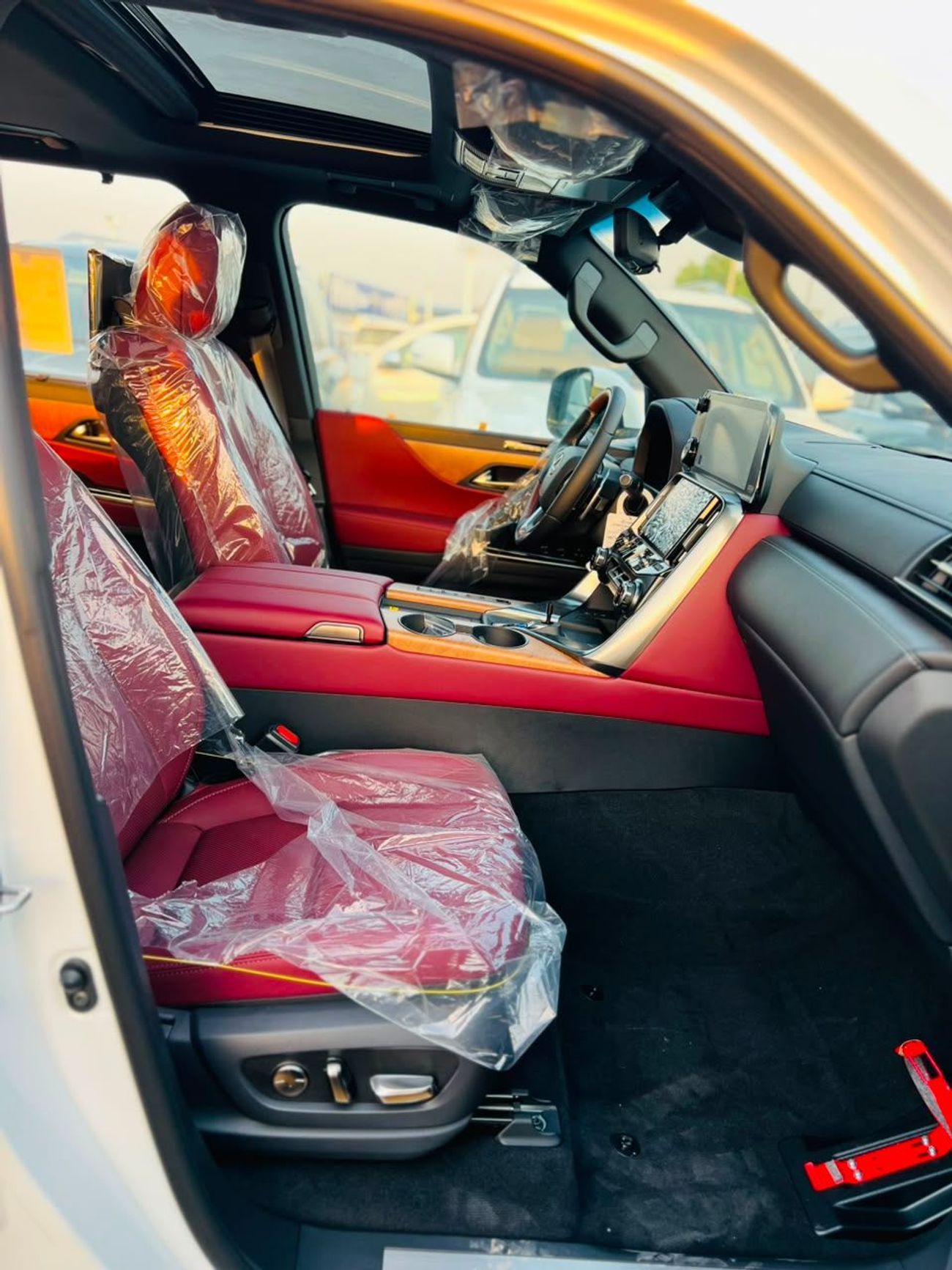 Lexus LX700h SIGNATURE WHITE INSIDE RED