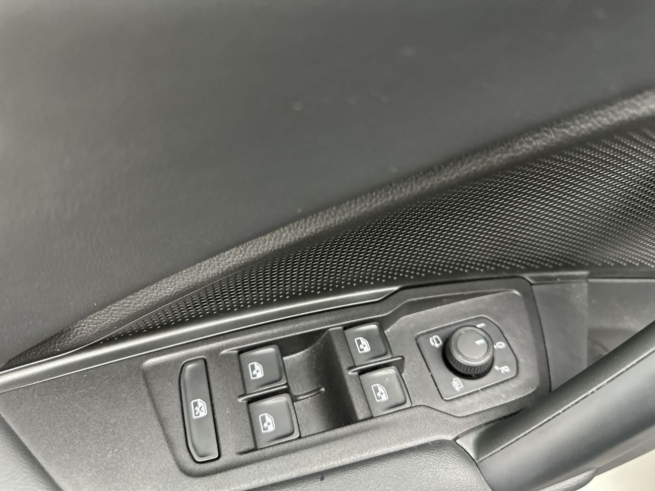 فولكس واجن تيجوان LIFE Tiguan Life 1.4L | Rear Camera | 3-Zone Climatronic | Ambient Lighting | Leather Steering Wheel | Di