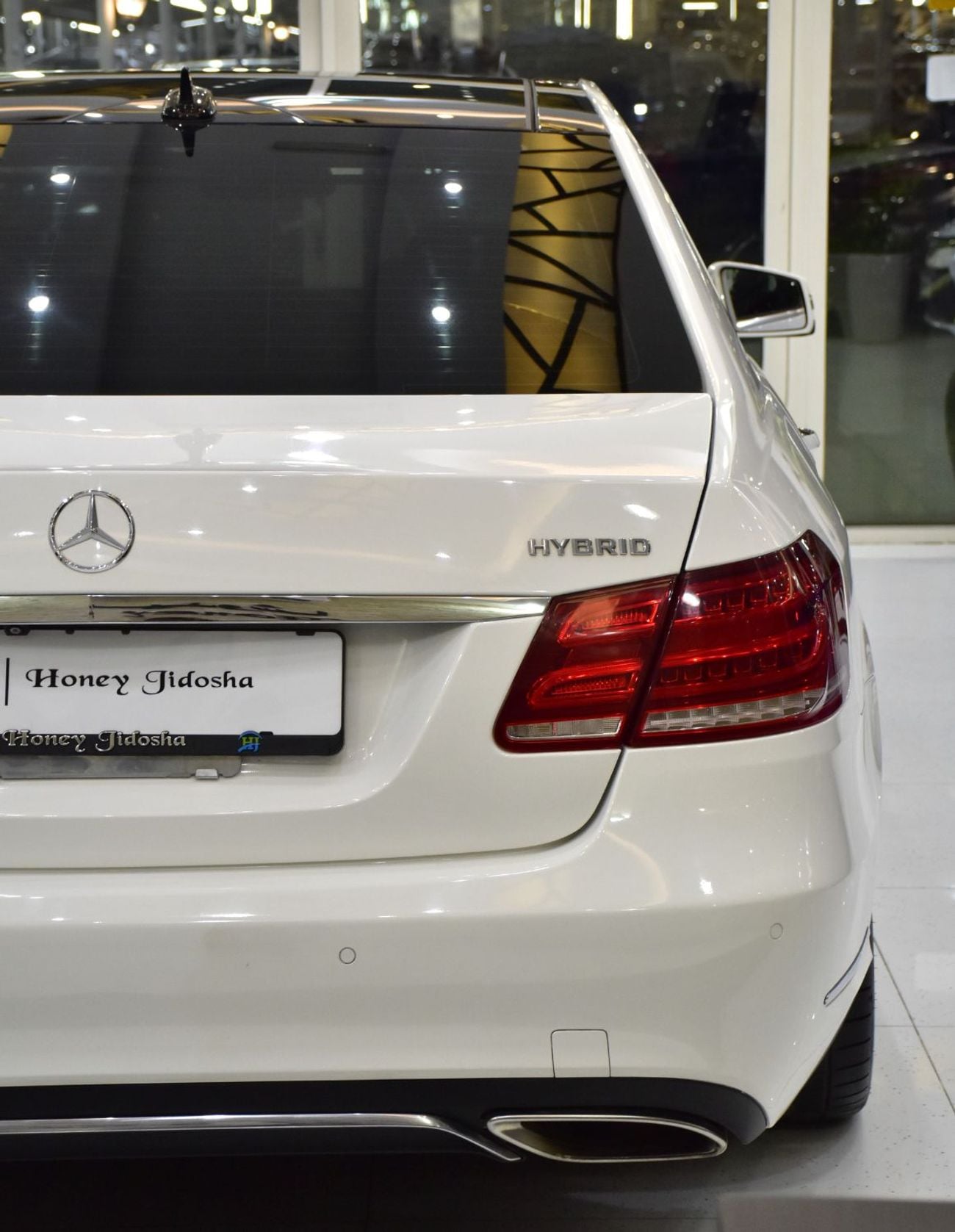 مرسيدس بنز E 400 STANDARD EXCELLENT DEAL for our Mercedes Benz E400 Hybrid ( 2014 Model ) in White Color Japanese Specs