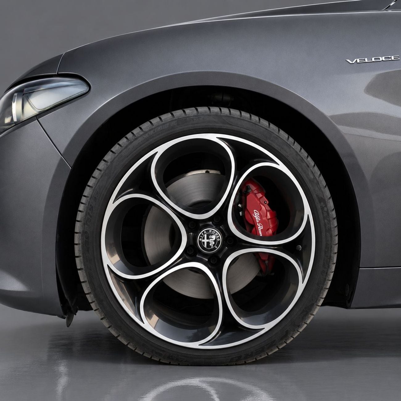 ألفا روميو جوليا VELOCE 1,724 درهم إماراتي شهرياً • بدون دفعة أولى • ألفا روميو جوليا فيلوسي • ضمان وعقد خدمة من الوكالة