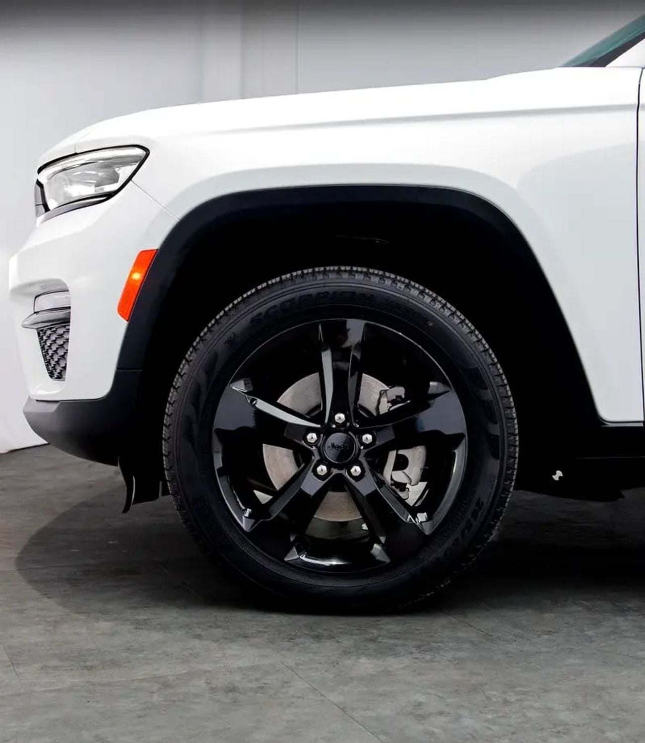 Jeep Grand Cherokee ALTITUDE Black Edition • 0% DP Available • FDSH • Warranty • GCC Specs