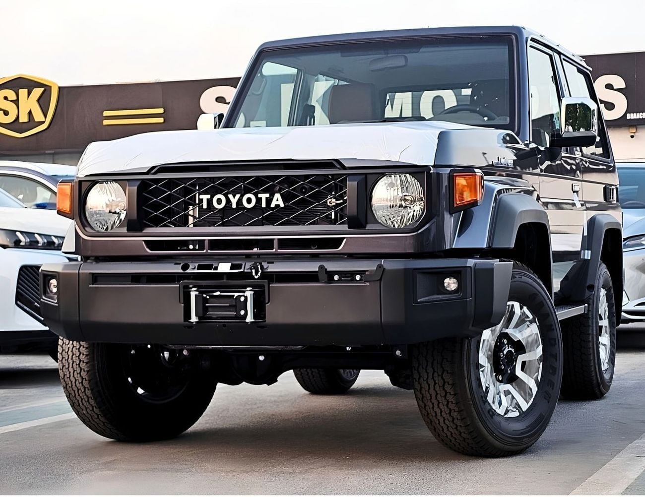 تويوتا لاند كروزر 70 LC71 LX HARDTOP || محرك بنزين V6 سعة 4.0 لتر، ناقل حركة أوتوماتيكي، دفع رباعي | قفل تفاضلي | ونش | L