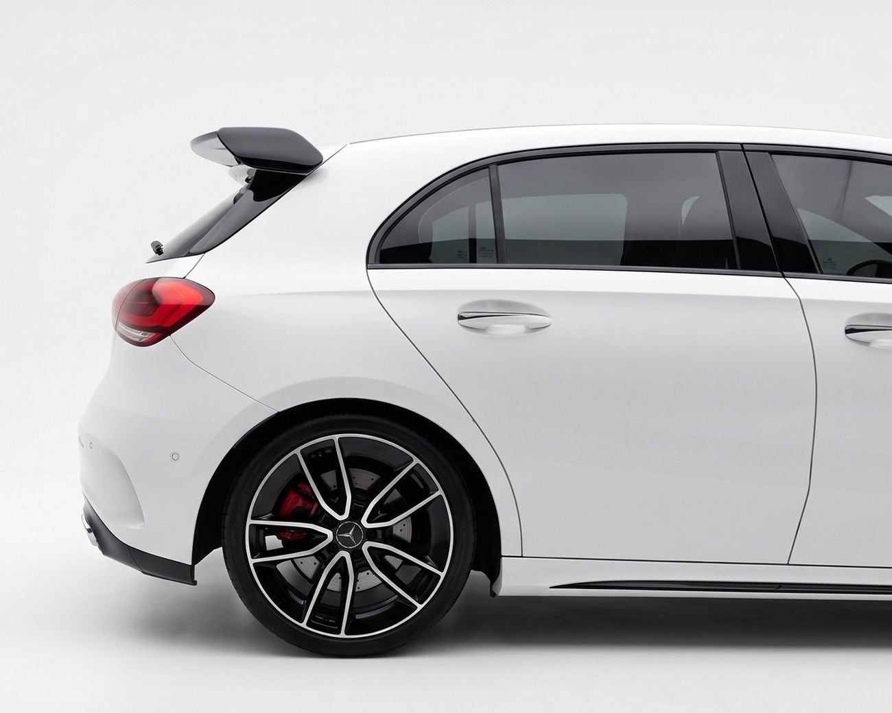 مرسيدس بنز A 35 AMG 4MATIC مواصفات دول مجلس التعاون الخليجي | 1469 درهمًا إماراتيًا شهريًا