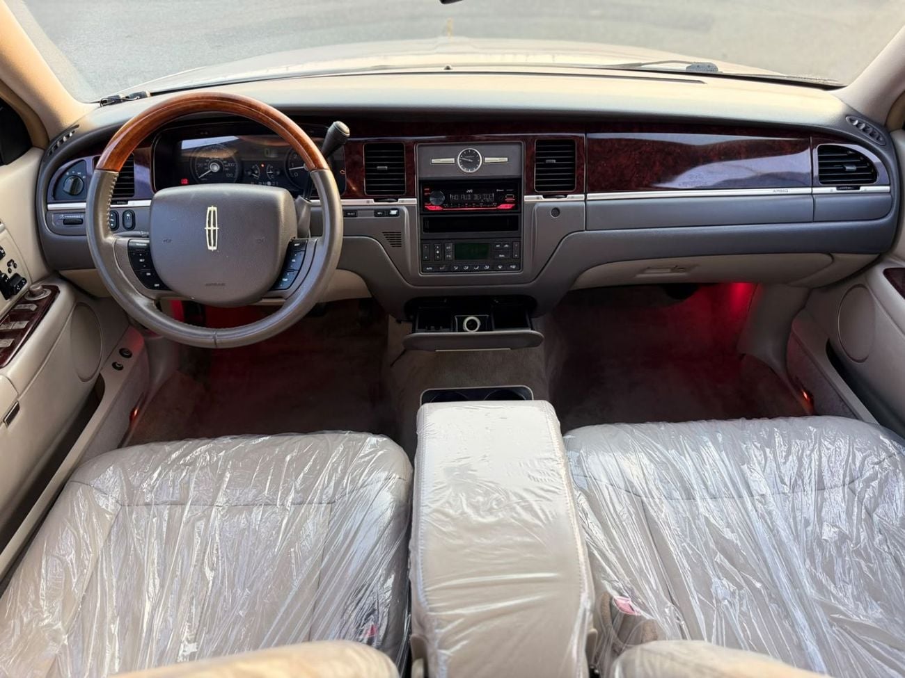 Lincoln Town Car SIGNATURE VERY CLEAN CAR LOW MILEAGE