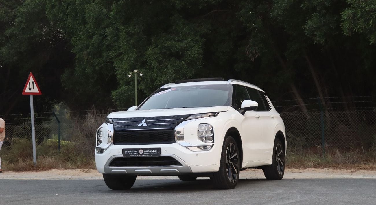 Mitsubishi Outlander PREMIUM ACCIDENTS FREE - GCC - P LINE - ORIGINAL PAINT - PERFECT CONDITION INSIDE OUT - 2 KEYS