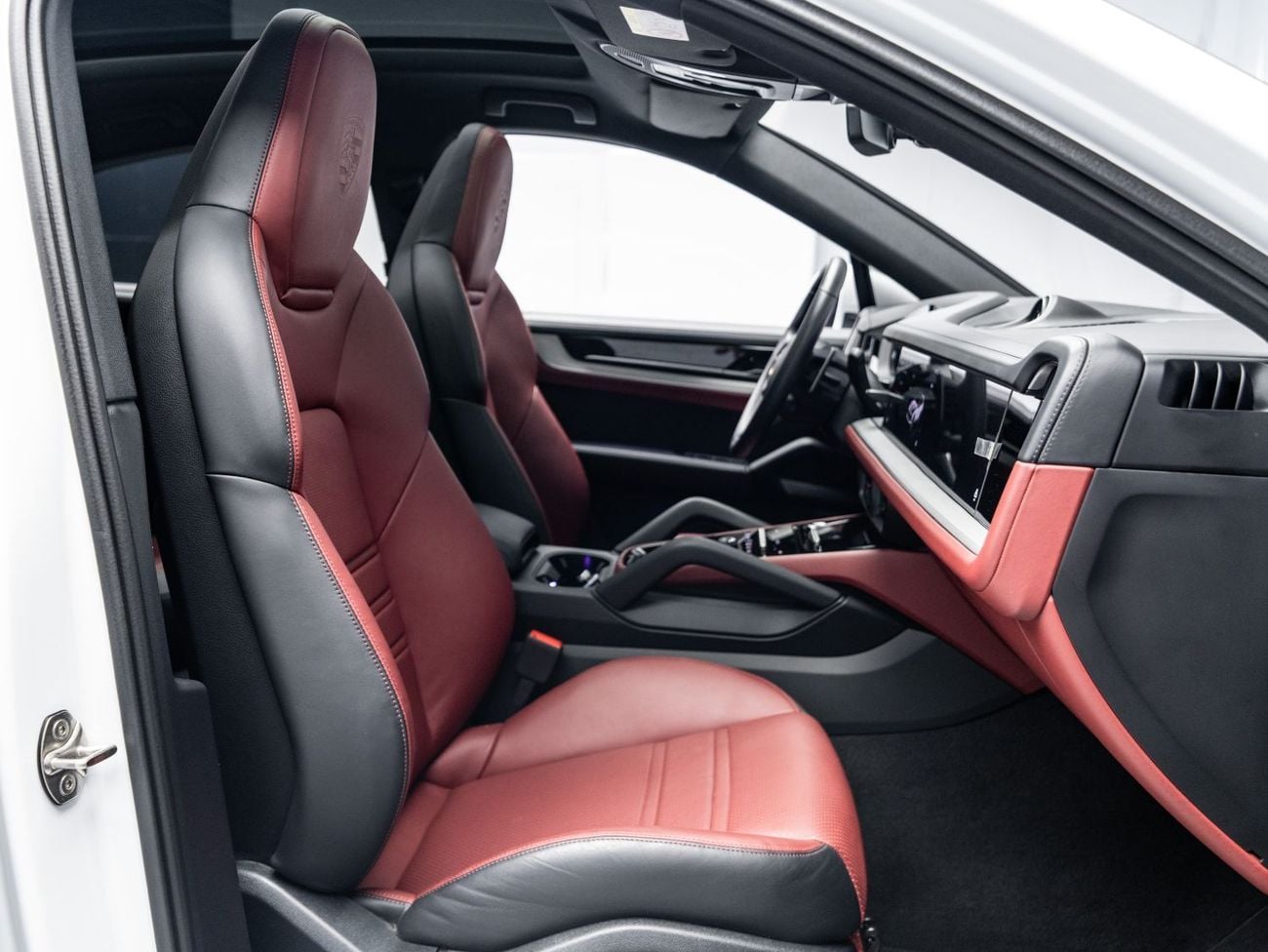 Porsche Cayenne STANDARD STD BUY NOW, PAY 2027 | THE BLACKLINE STANDARD | August 2027 Porsche Warranty, GCC, Low KM's